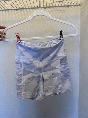 YOGALICIOUS LUX light grey camo athletic shorts